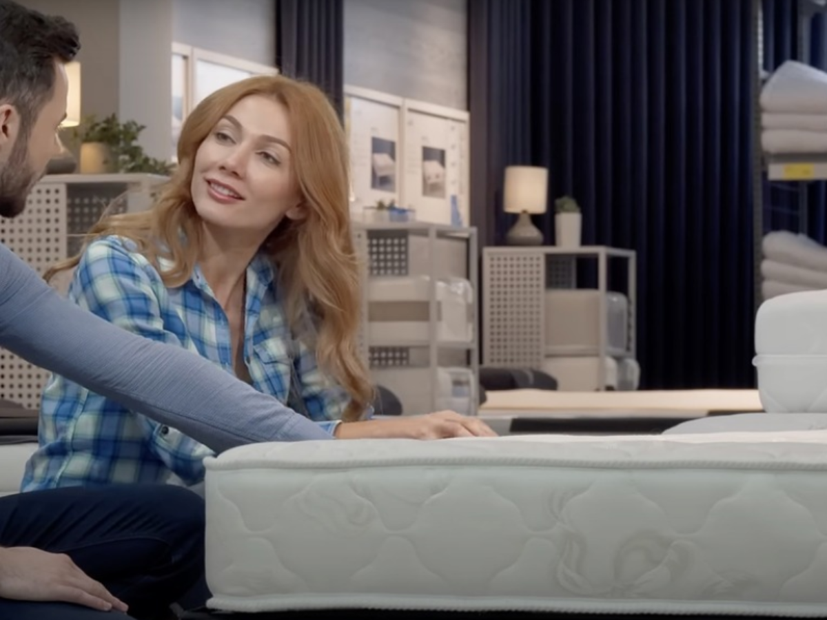 couple checking a matress